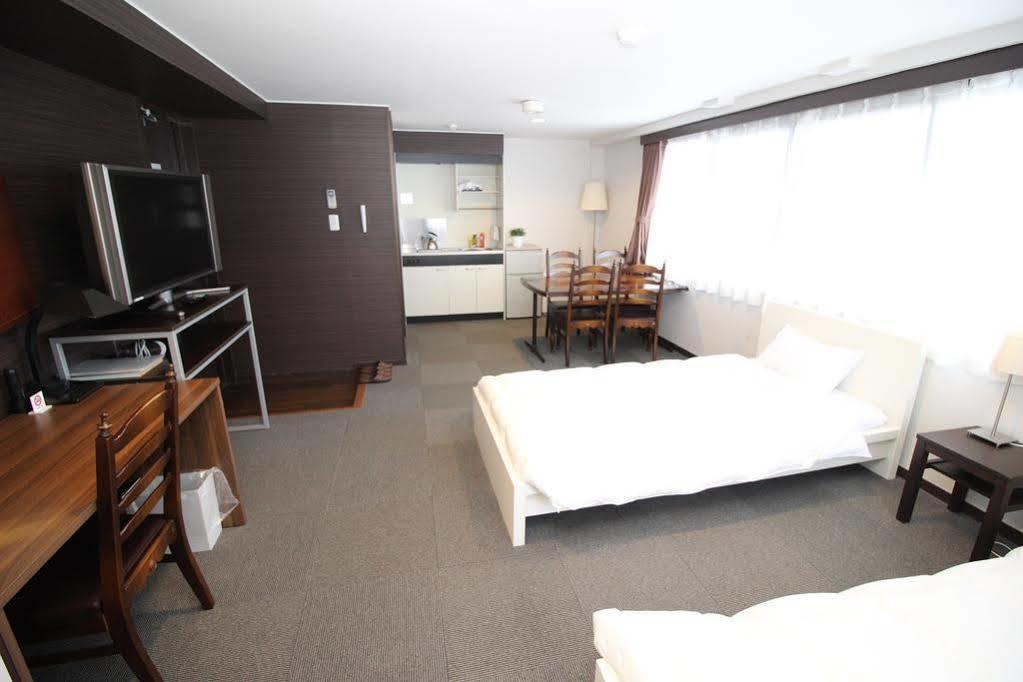 Hotel Chrysantheme Кіото Екстер'єр фото